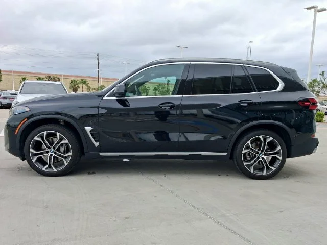 Used 2026 Black BMW xDrive40i image 3