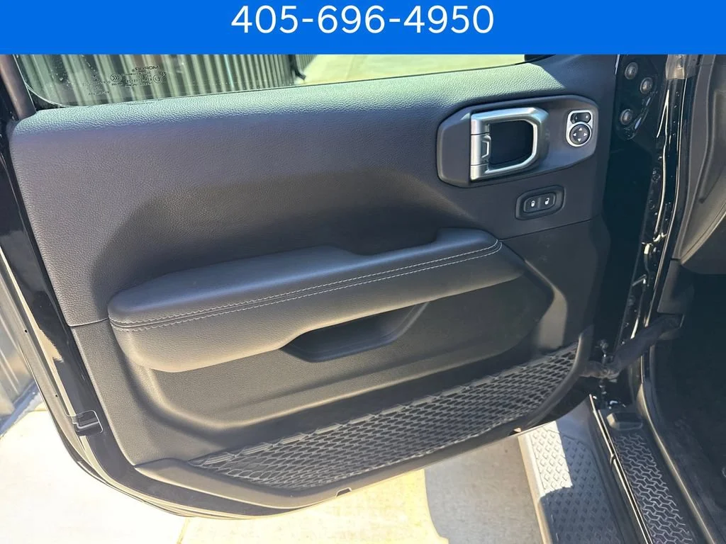 Pre-Owned 2022 Jeep Gladiator Overland