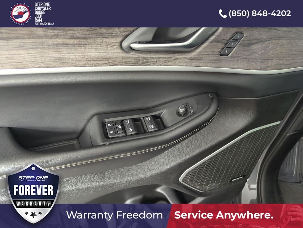 Used 2022 Gray Jeep Limited image 18