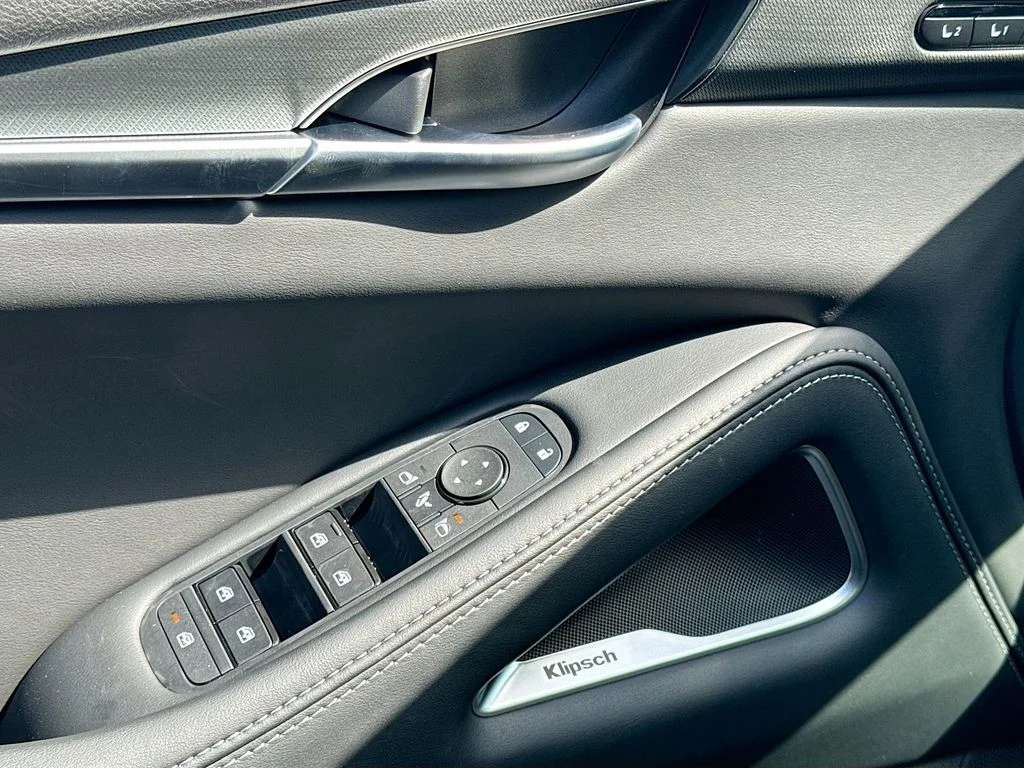 New 2027 MINERAL BLACK INFINITI Luxe FWD image 18