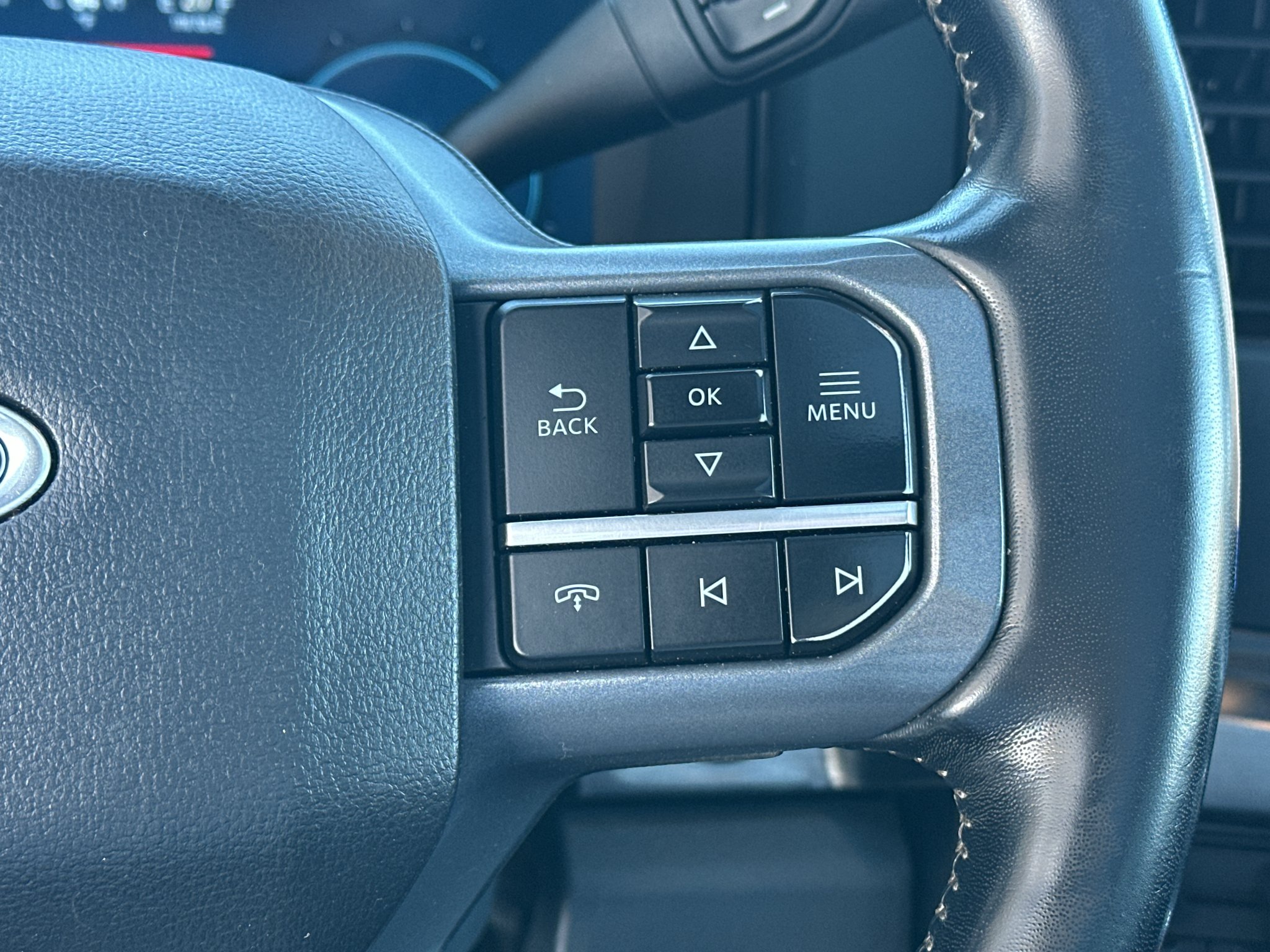 Used 2024 Glacier Gray Ford LARIAT image 21