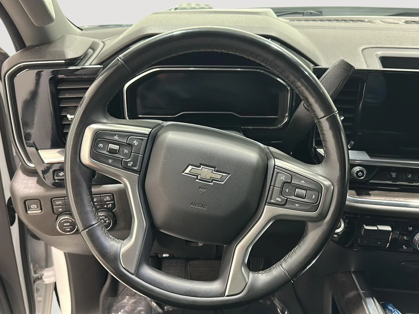 Used 2024 Summit White Chevrolet LTZ image 9