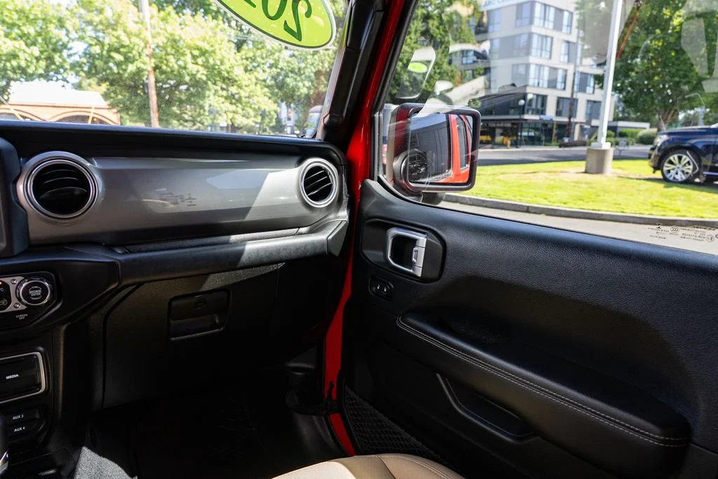 Used 2018 Red Jeep Unlimited Sahara image 12