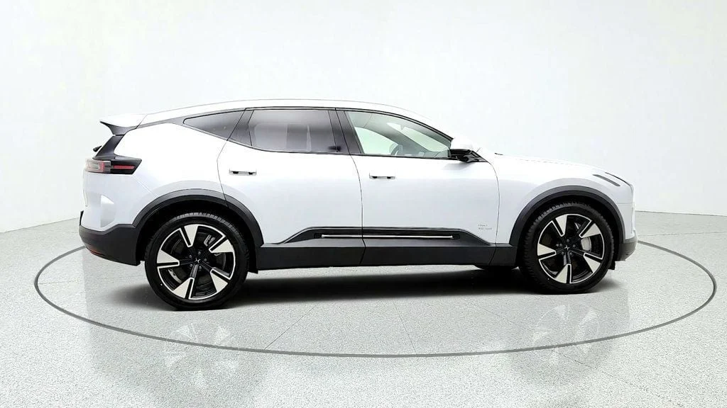 Used 2025 Magnesium Metallic Polestar Long Range Dual Motor image 4