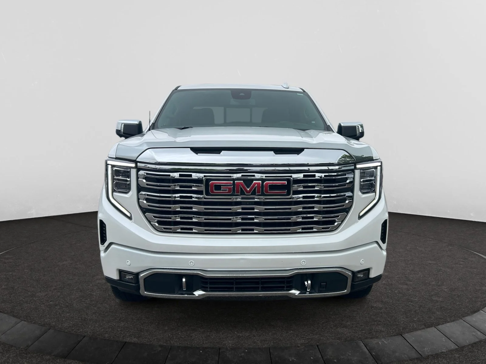 Used 2023 White GMC Denali Crew Cab image 8