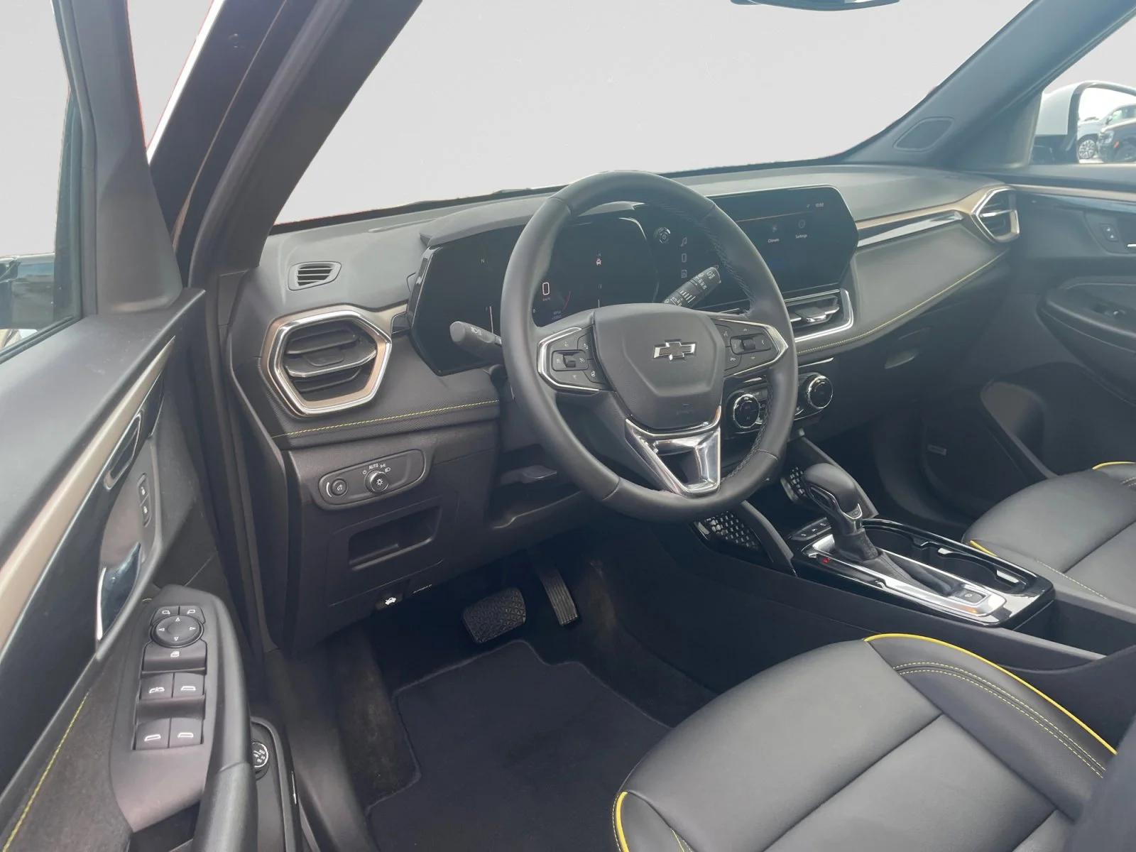 Used 2025 Black Chevrolet ACTIV AWD image 13