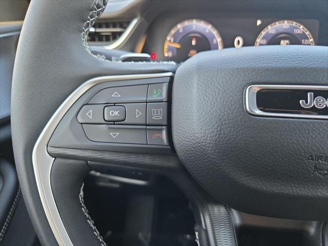 New 2025 Diamond Black Crystal Pearl-Coat Exterior Paint Jeep Laredo X image 22