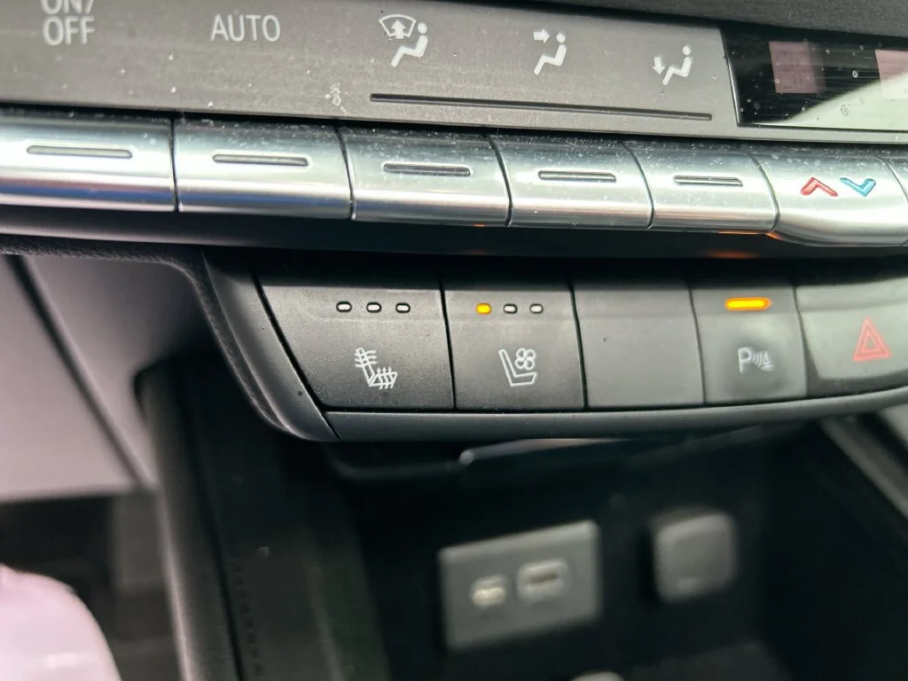 Used 2019 RADIANT SILVER METALLIC Cadillac AWD Premium Luxury image 30
