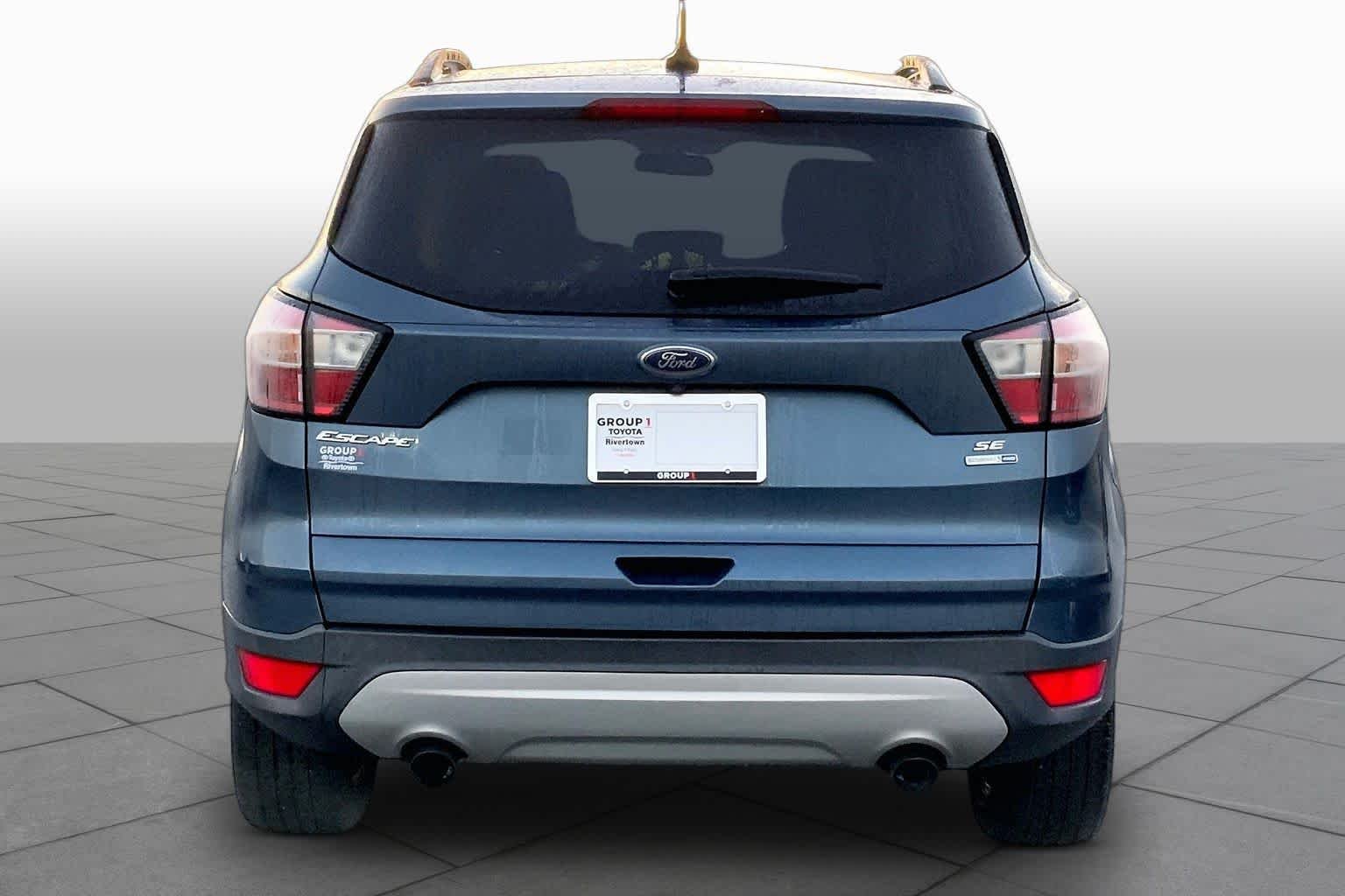 Used 2018 Blue Ford SE image 5