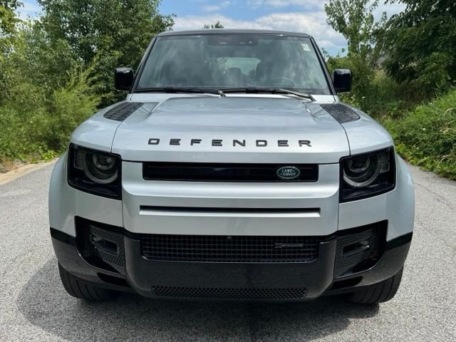 Used 2023 Hakuba Silver Metallic Land Rover X-Dynamic SE image 3