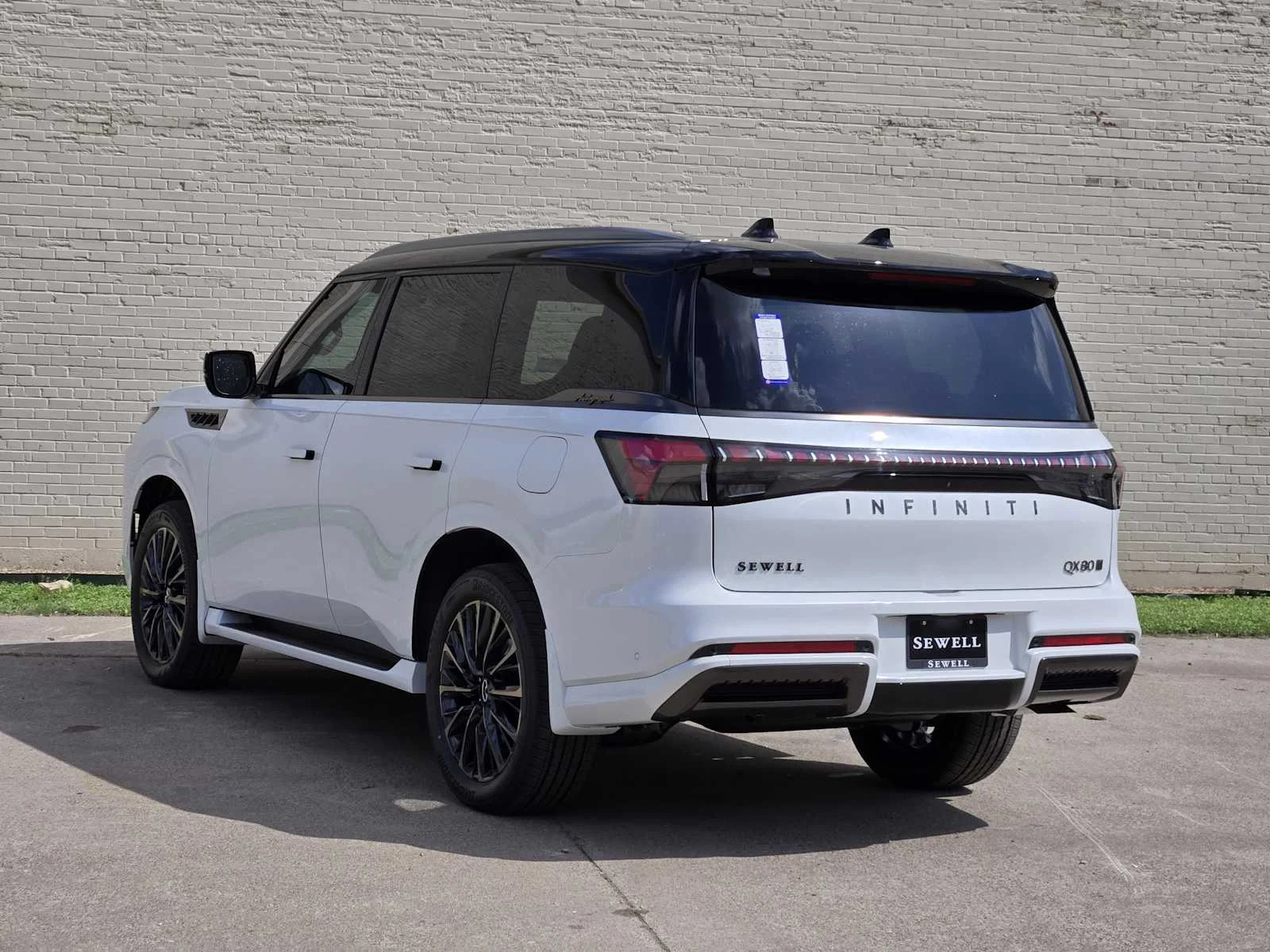 New 2026 2T RADIANT WHIT INFINITI Autograph 4WD image 4