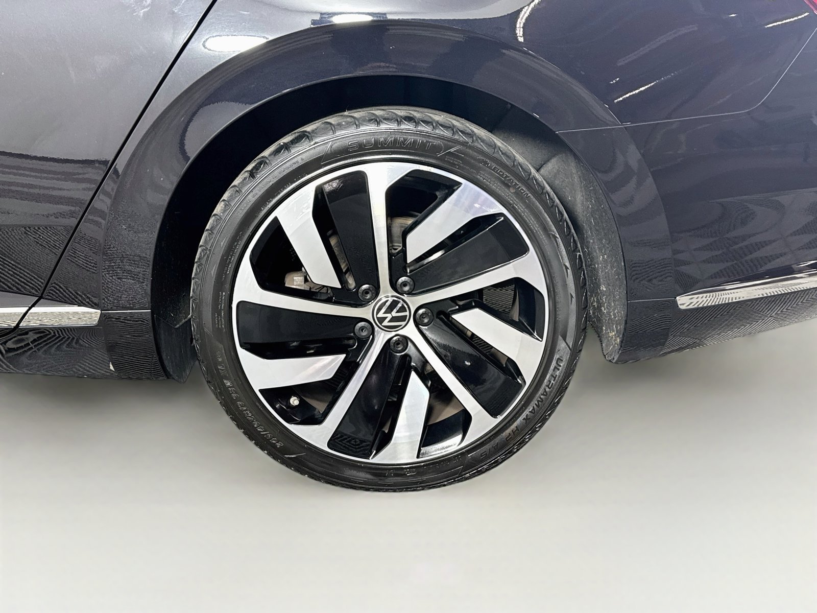 Used 2021 Black Volkswagen 2.0T SEL R-Line image 31