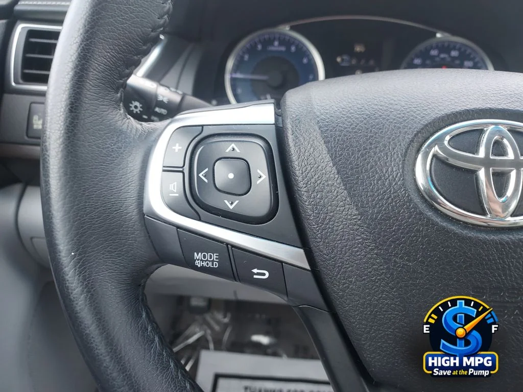 Used 2017 Silver Toyota XLE image 17