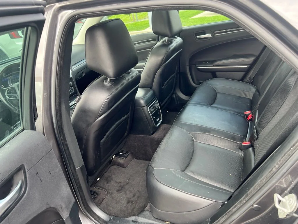Used 2018 Crystal Metallic Chrysler Limited image 10