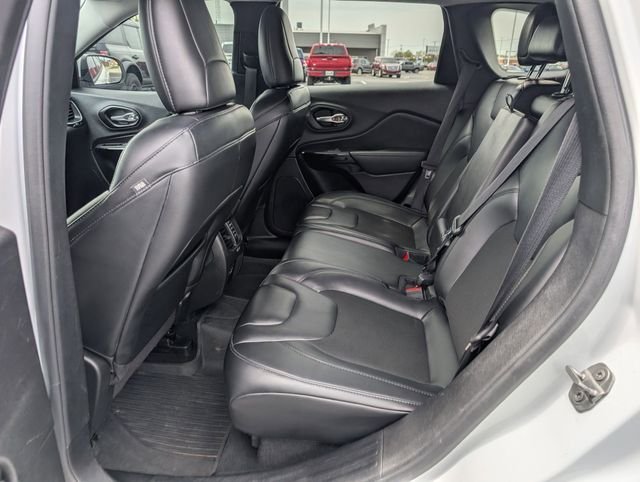 Used 2021 White Jeep Latitude Plus image 18