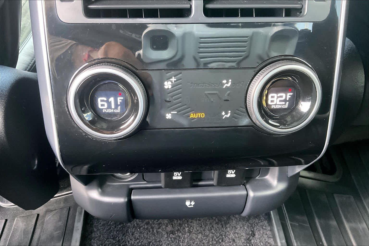 Used 2020 Ligurian Black Metallic Land Rover SVR image 30