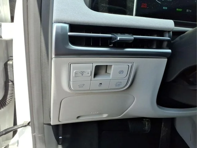 Used 2025 White Hyundai Limited image 22