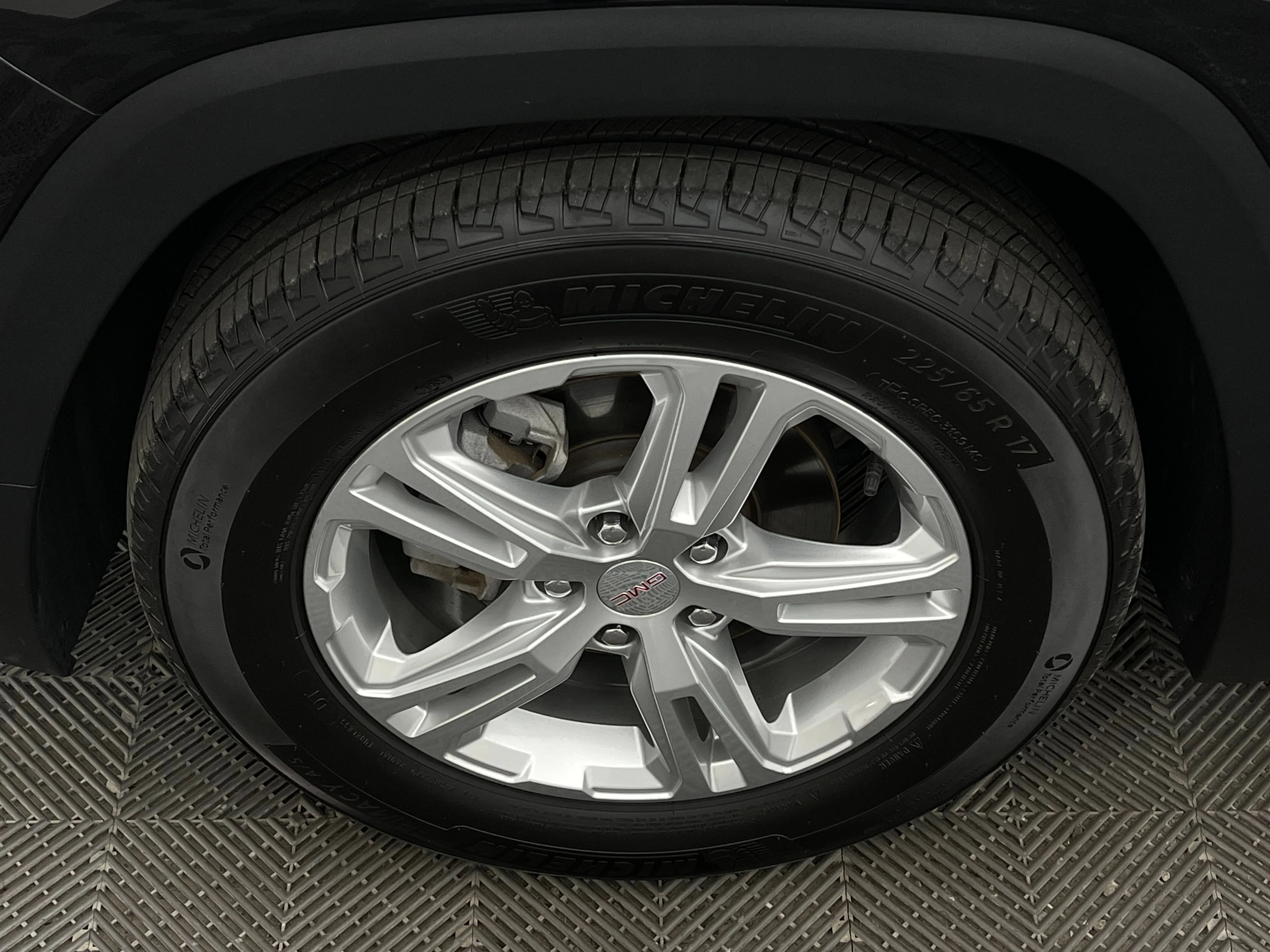 Used 2022 Ebony Twilight Metallic GMC SLE image 15