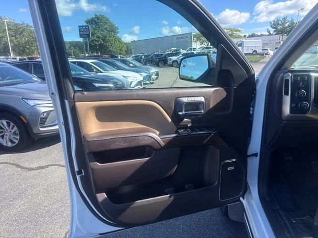 Used 2018 White GMC Denali image 9