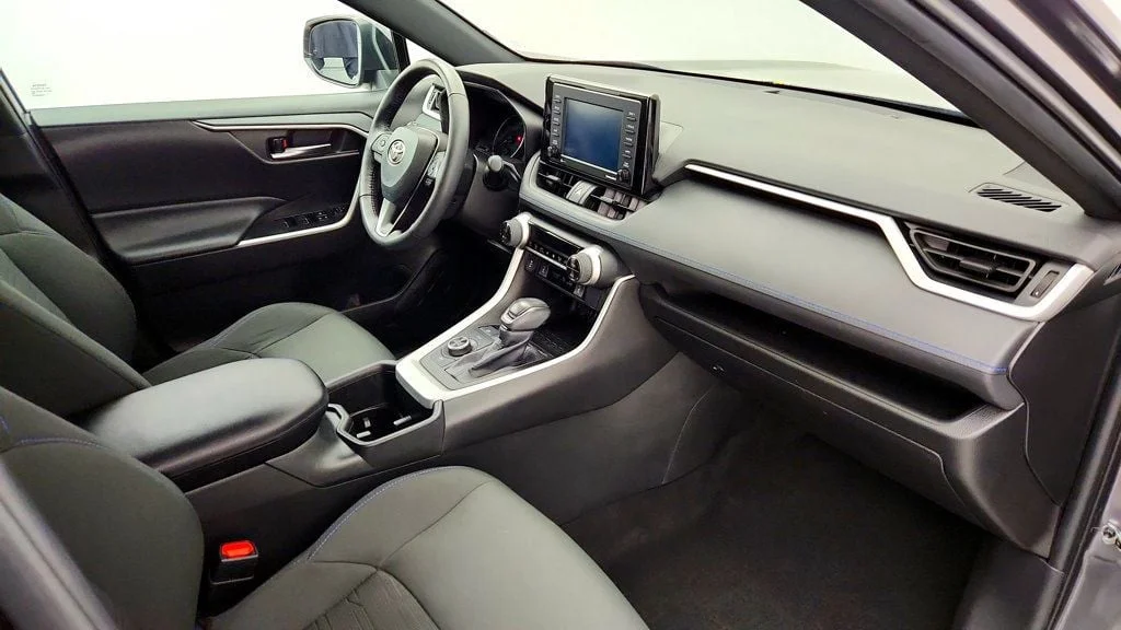 Used 2022 Magnetic Gray Metallic Toyota Hybrid SE AWD w/ Weather Pkg, Moonroof & Power Liftgate image 24