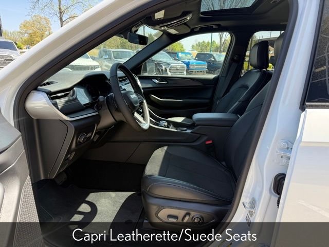 New 2025 Bright White Clear-Coat Exterior Paint Jeep Altitude X image 15