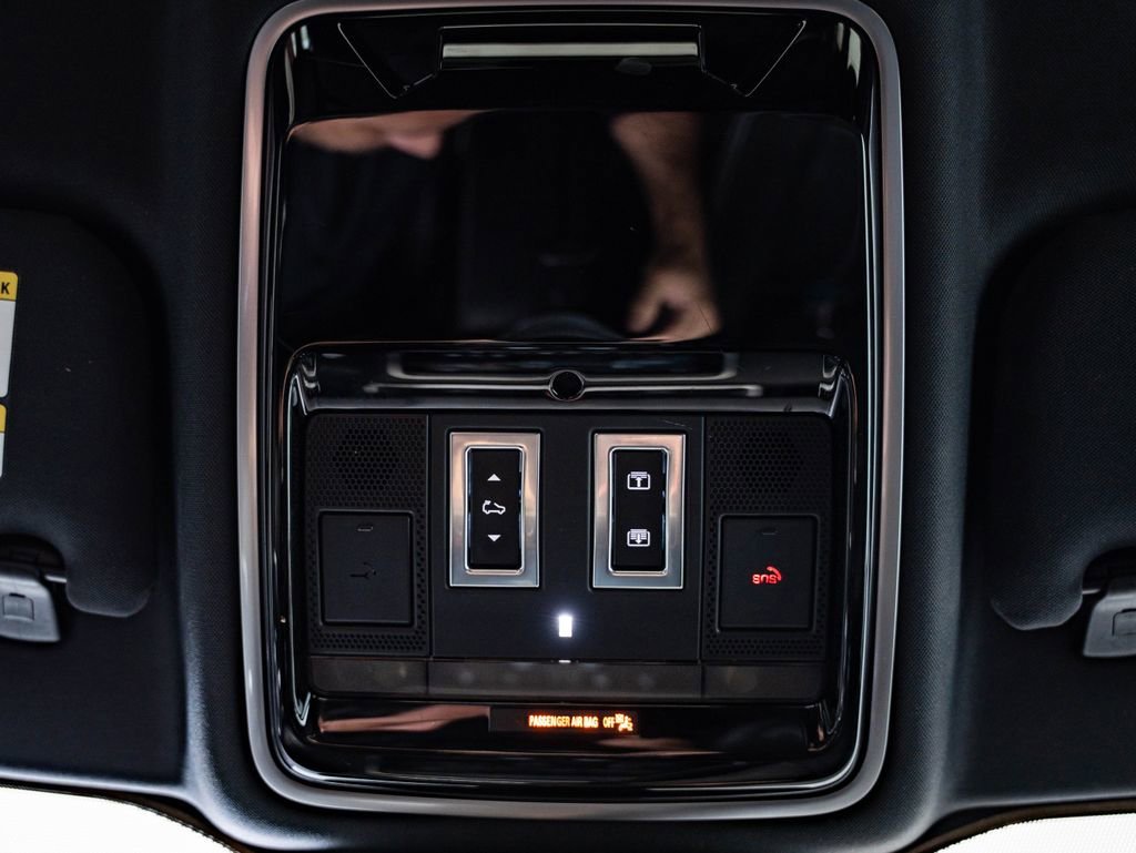Used 2019 Santorini Black Metallic Land Rover R-Dynamic SE image 41
