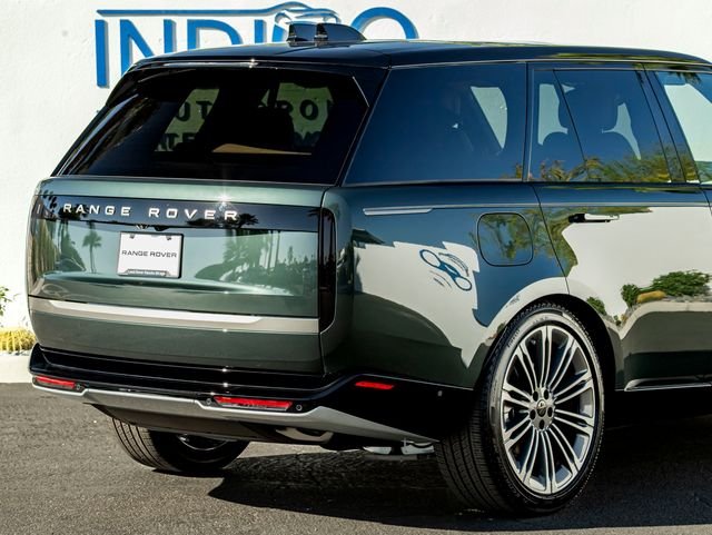 New 2026 Belgravia Green Land Rover SE image 7