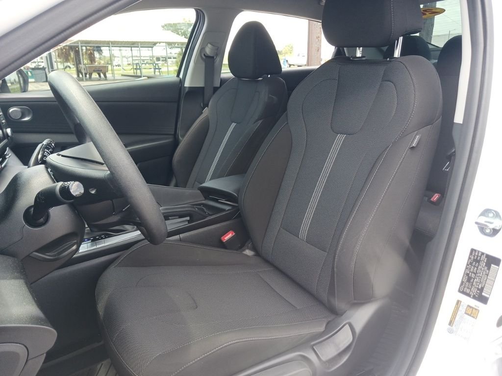 Used 2025 White Hyundai SE image 10