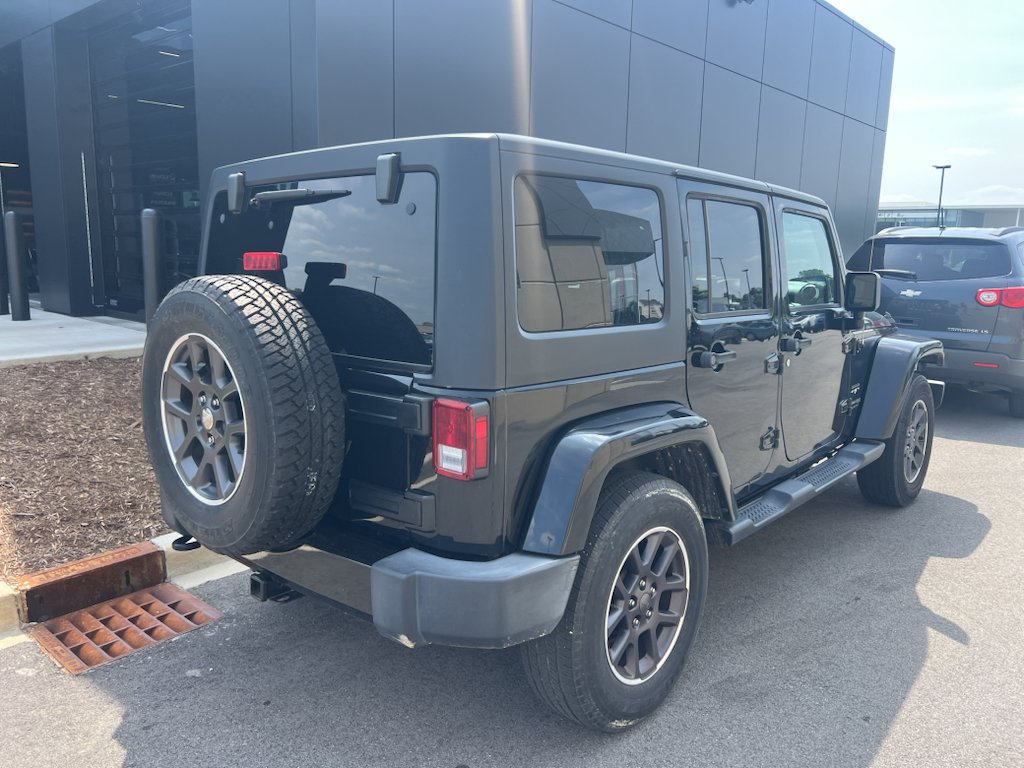 Used 2018 Black Clearcoat Jeep Sahara image 9