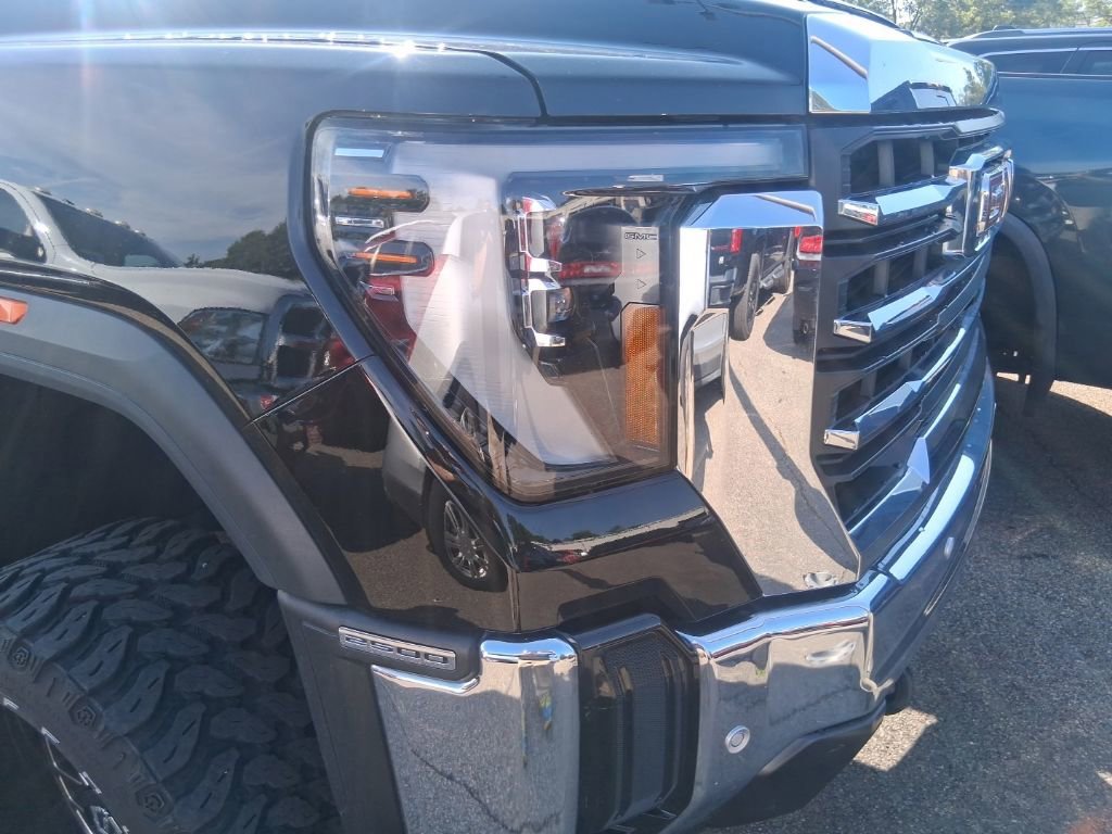 Used 2024 Onyx Black GMC SLT image 16