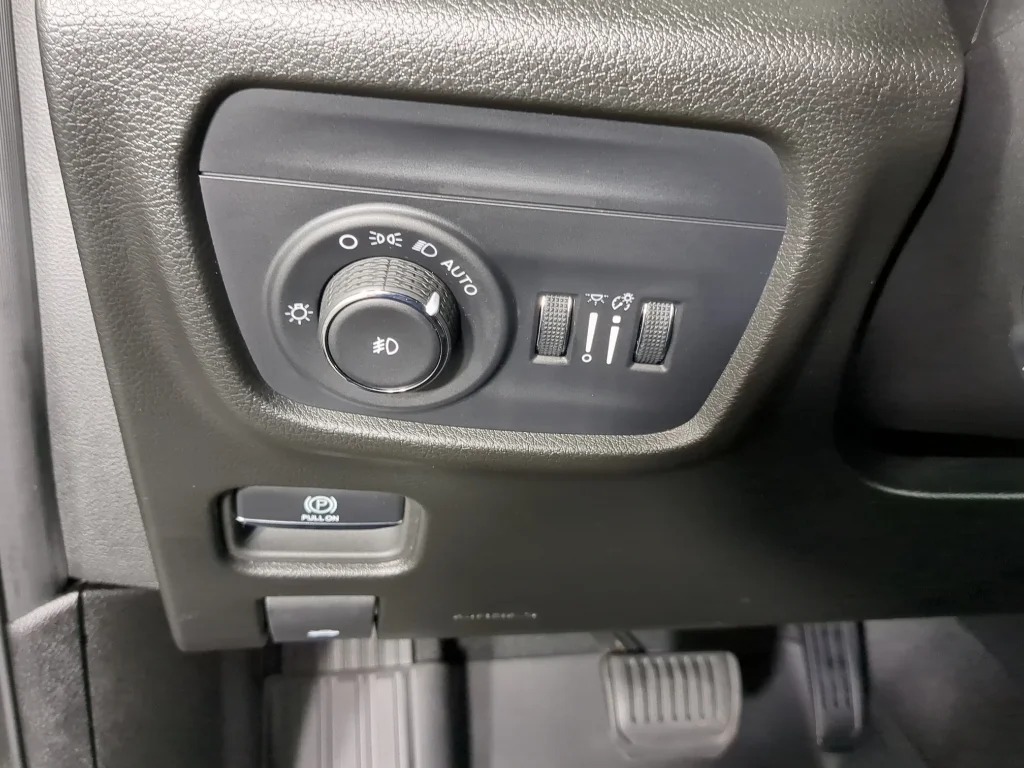Used 2023 Black Jeep Limited image 31