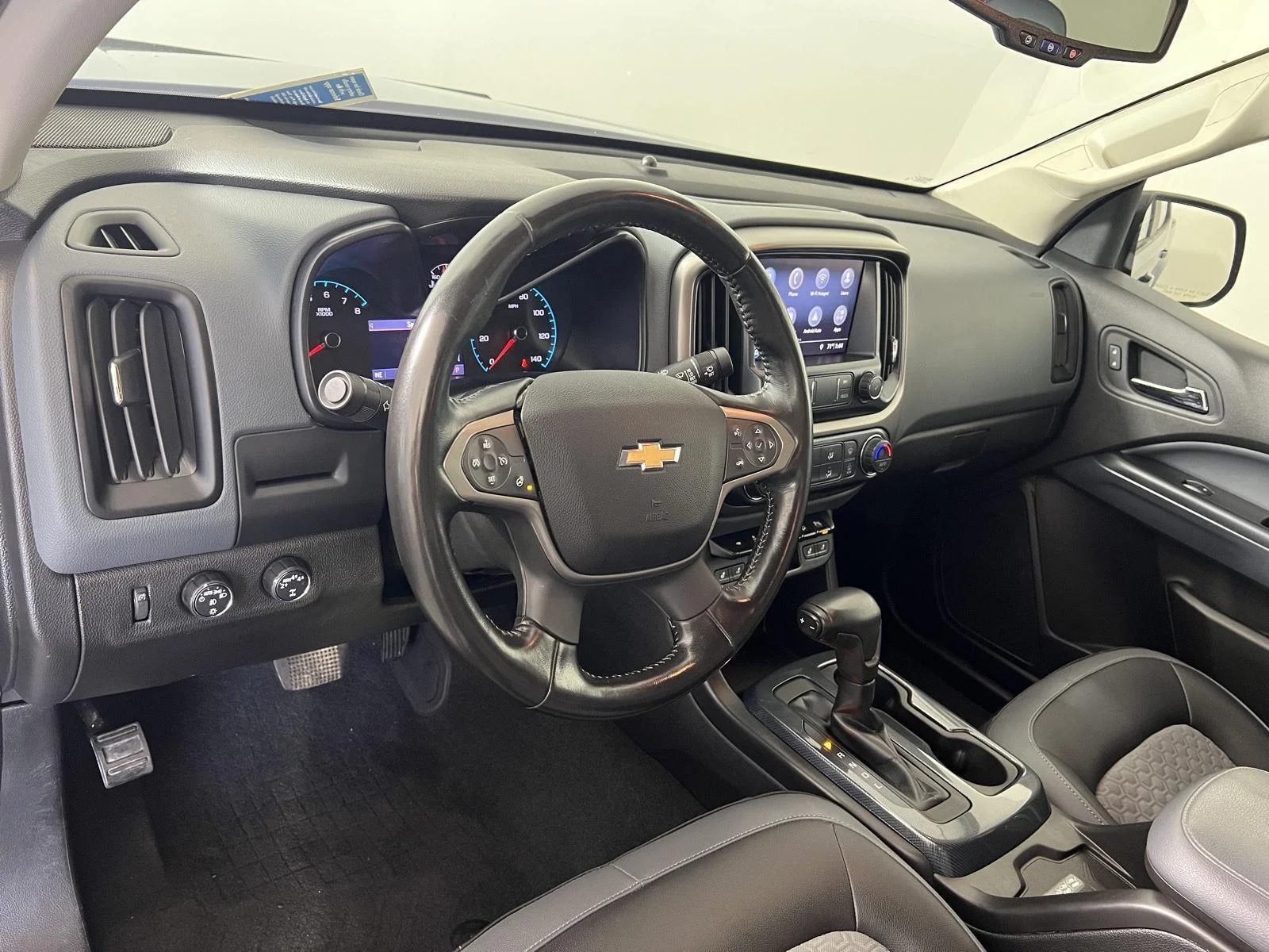 Used 2019 Pacific Blue Metallic Chevrolet Z71 image 5