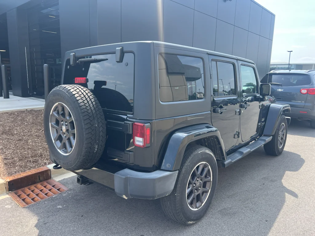 Used 2018 Black Clearcoat Jeep Sahara image 9