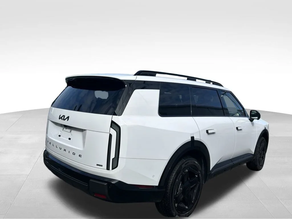 Used 2027 White Kia  image 5