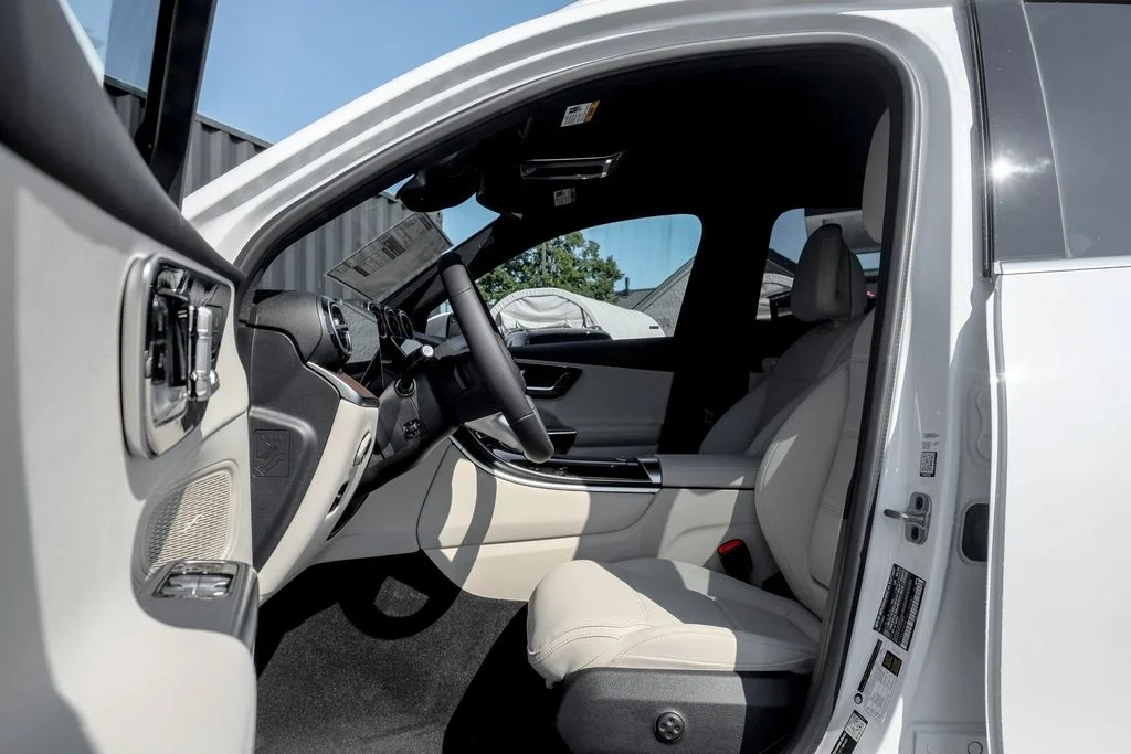 New 2027 Polar White Mercedes-Benz GLC 300 image 11