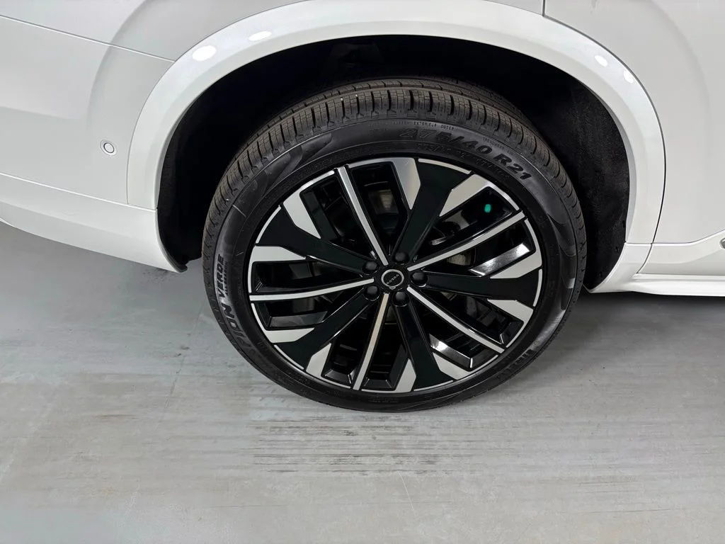 New 2026 White Volvo T8 Plus image 11
