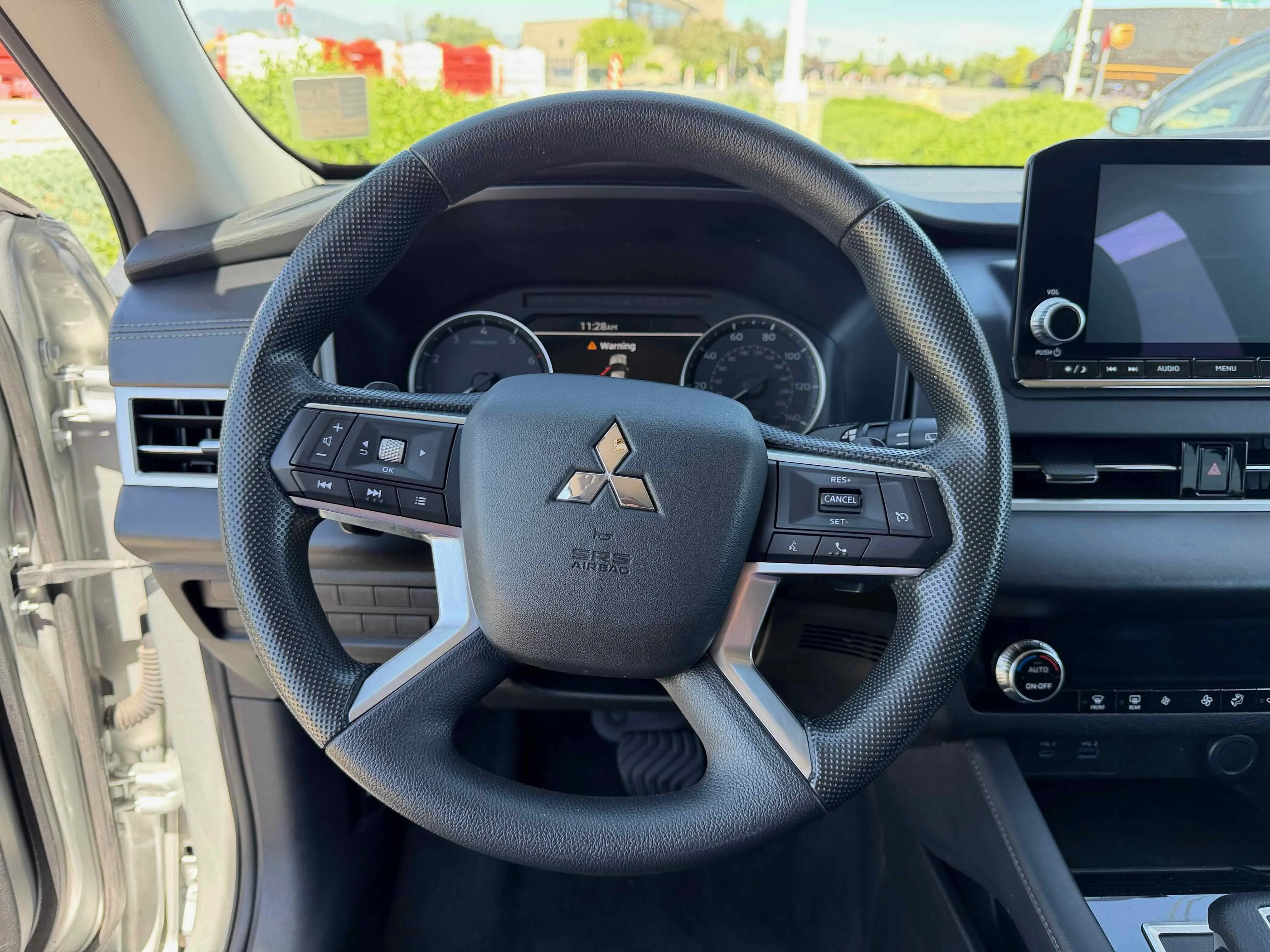 Used 2024  Mitsubishi ES image 3