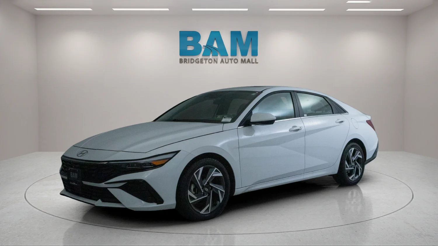 Used 2025 White Hyundai SEL Convenience image 3