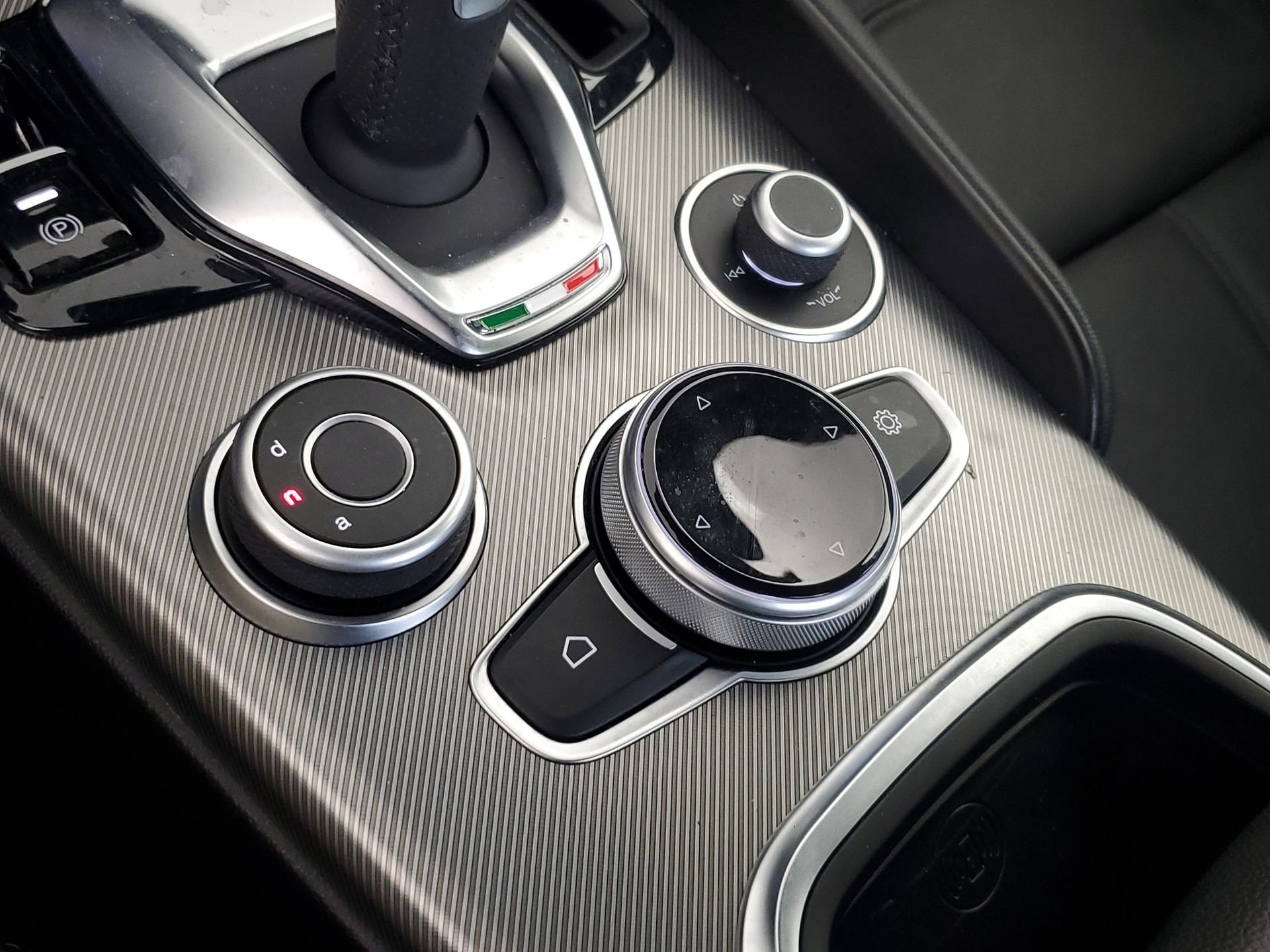 2024 Alfa Romeo Giulia Ti - Photo 42