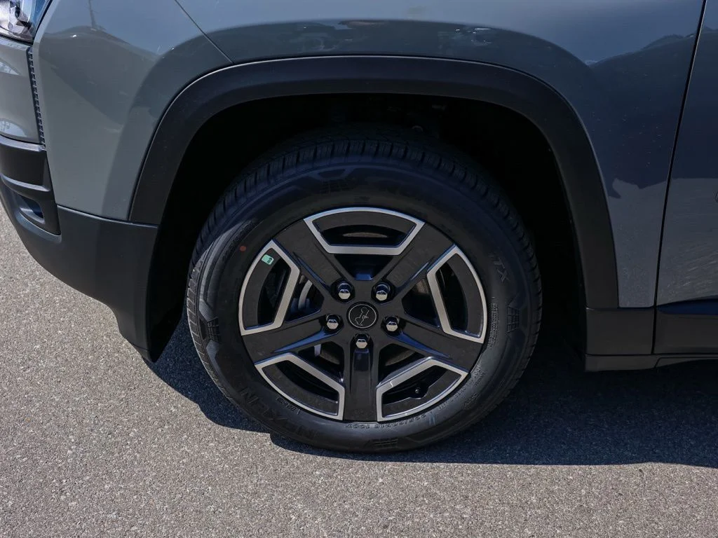 New 2026 Sting-Gray Clear-Coat Exterior Paint Jeep Limited image 10