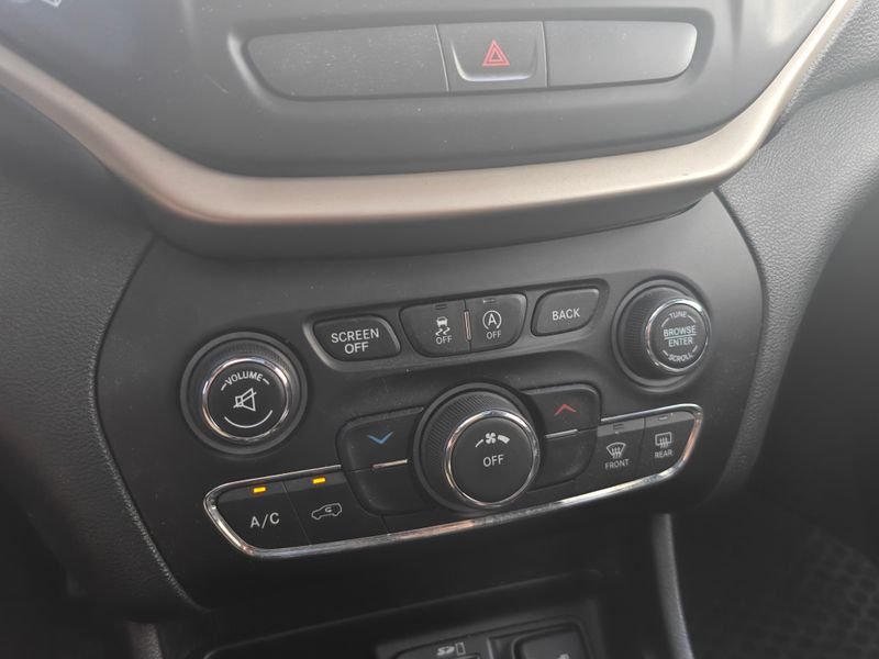 Used 2016 Gray Jeep Latitude image 16