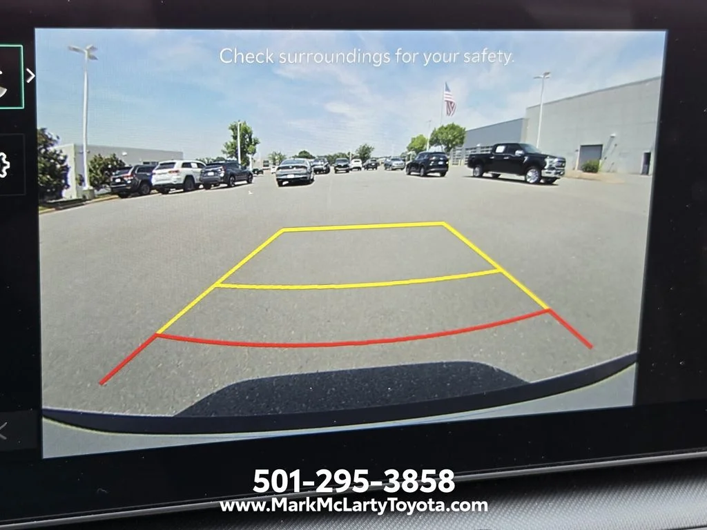 Used 2025 White Kia LXS image 17