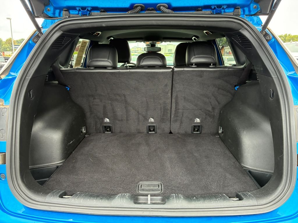 Used 2024 Blue Jeep Latitude image 4