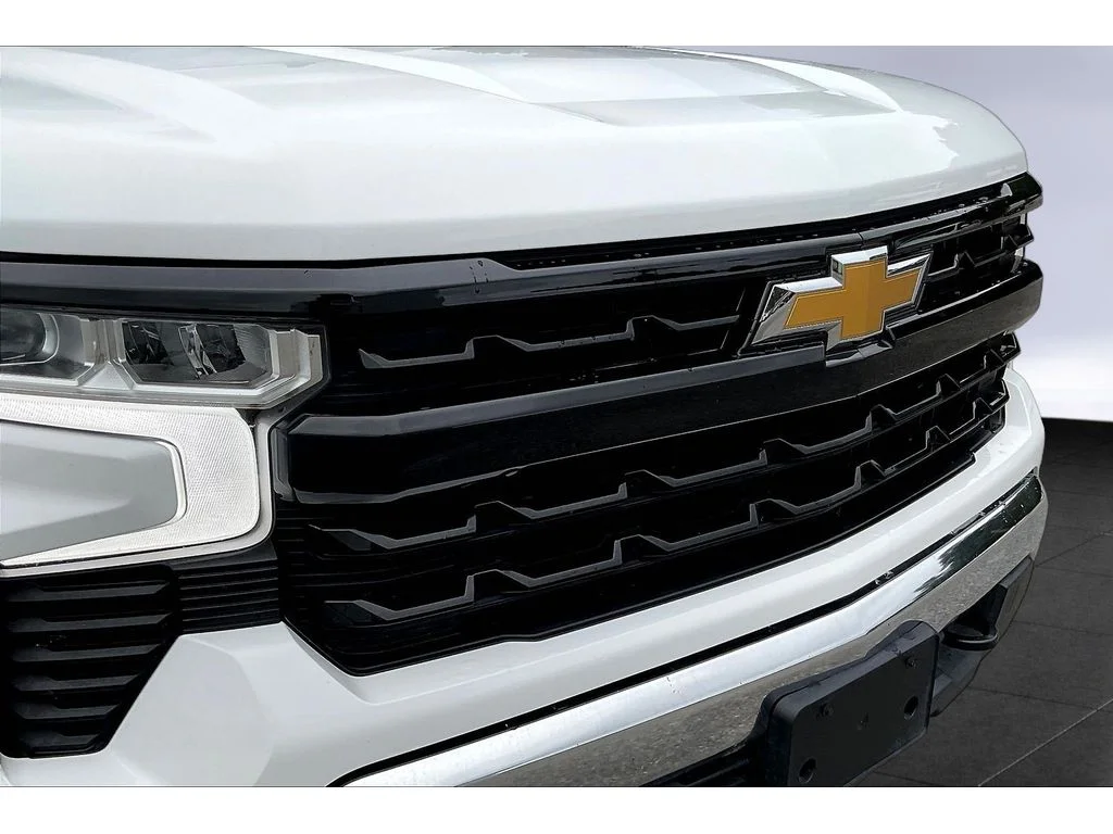 Used 2024 Summit White Chevrolet LT image 20
