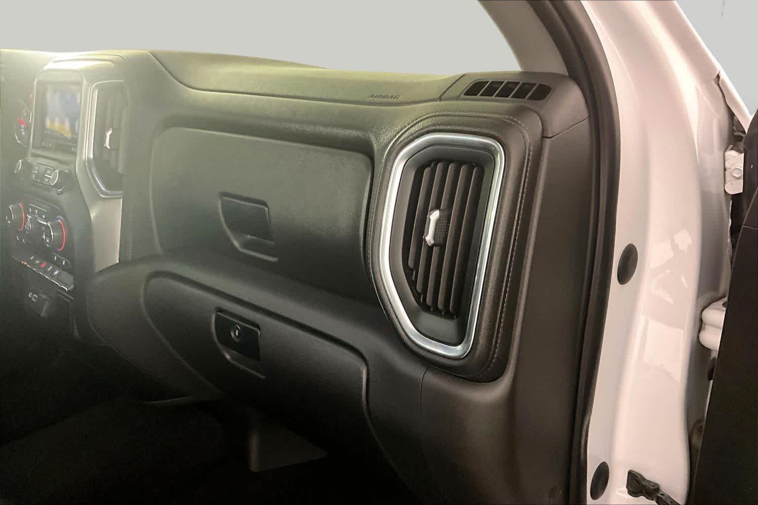 Used 2019 Summit White Chevrolet LT image 18