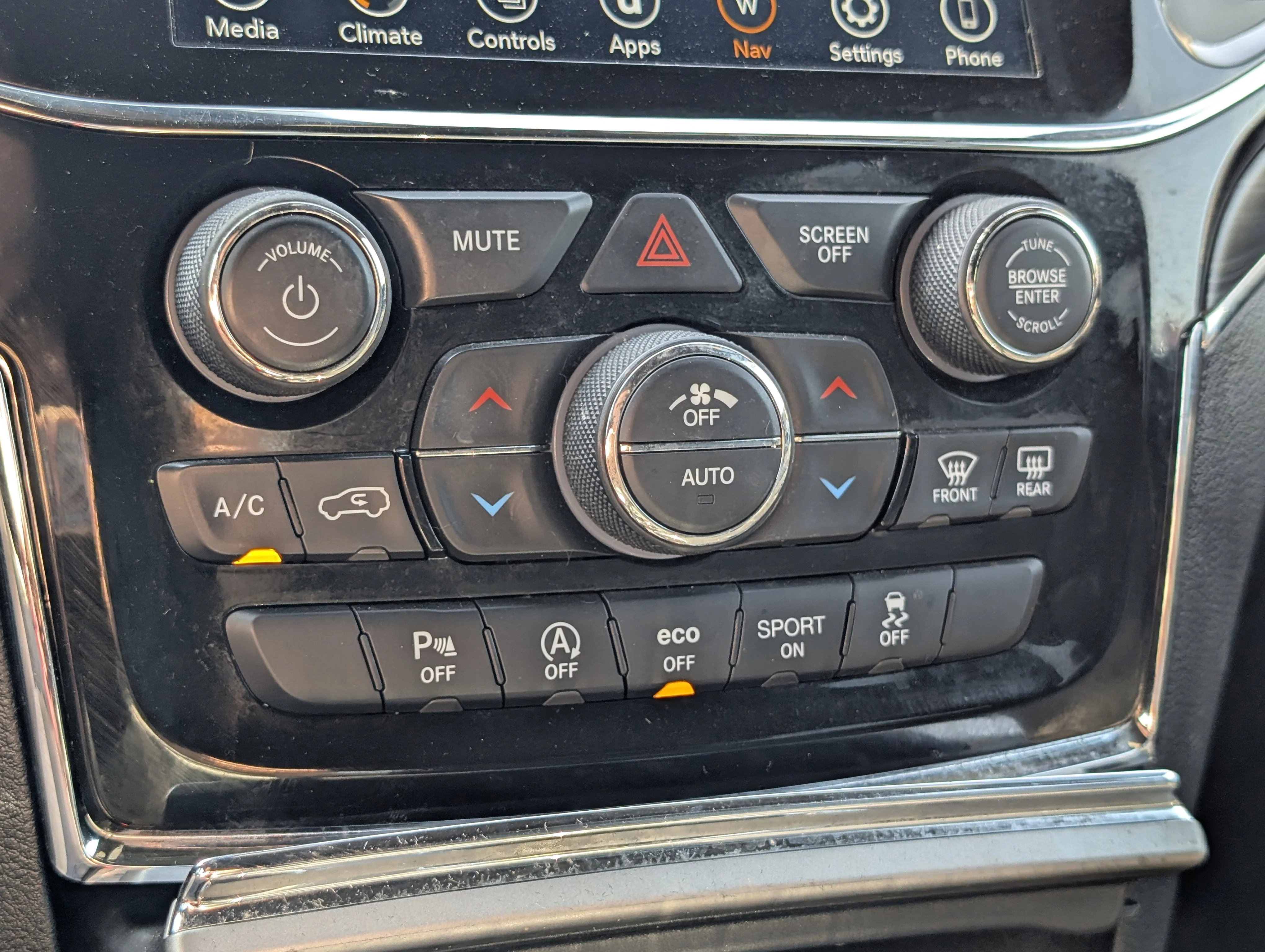 Used 2022 Diamond Black Crystal Pearlcoat Jeep Limited image 30