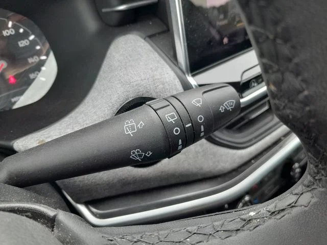 Used 2024 Silver Jeep Latitude image 17