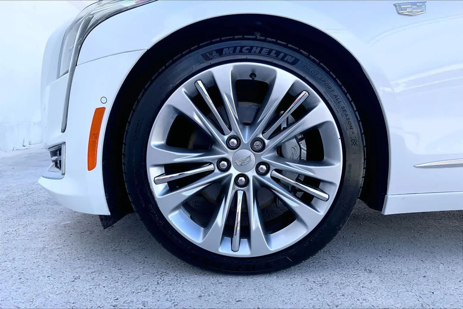 Used 2017 CRYSTAL WHITE TRICOAT Cadillac Platinum AWD image 8