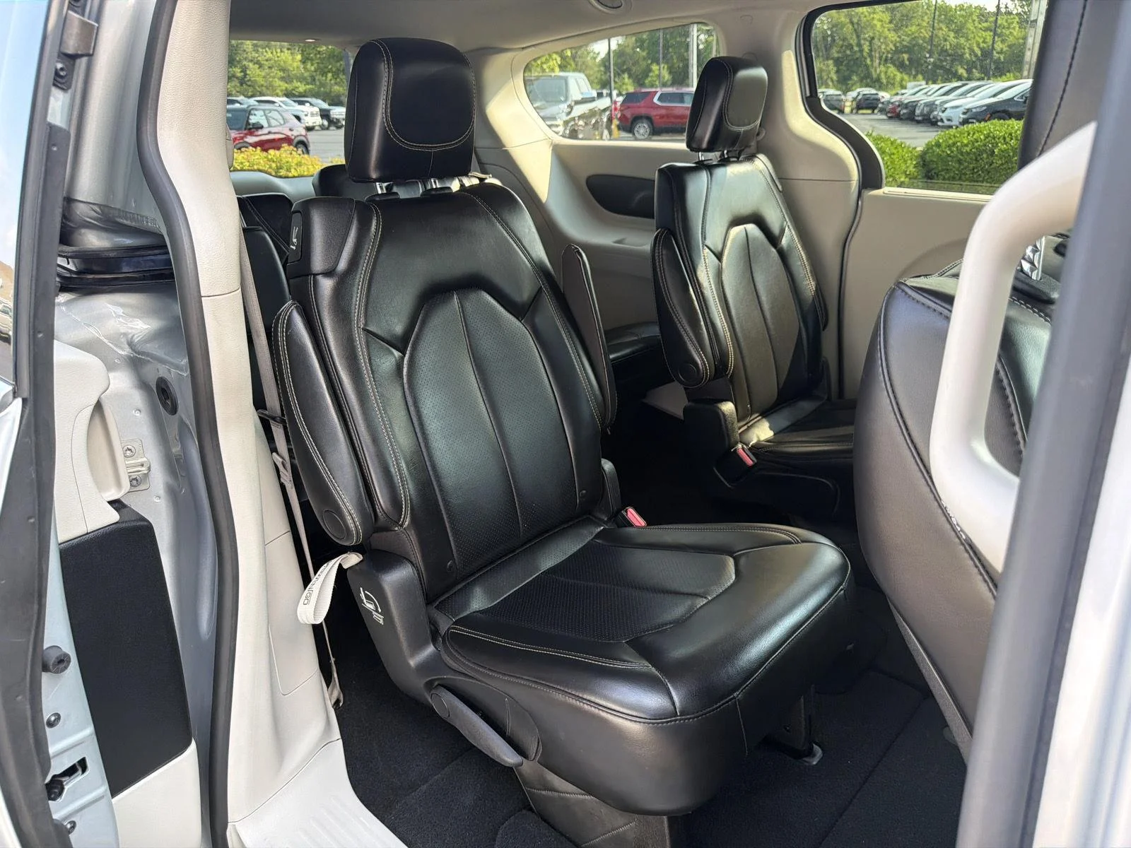 Used 2023 Silver Mist Clearcoat Chrysler Touring L image 36