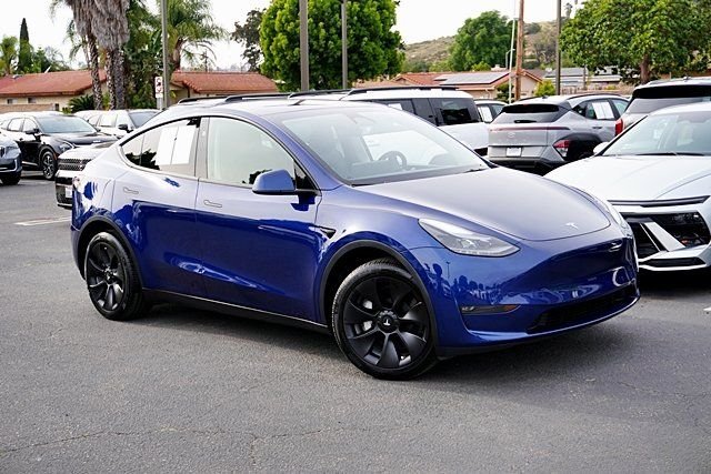 Used 2024  Tesla Long Range image 2